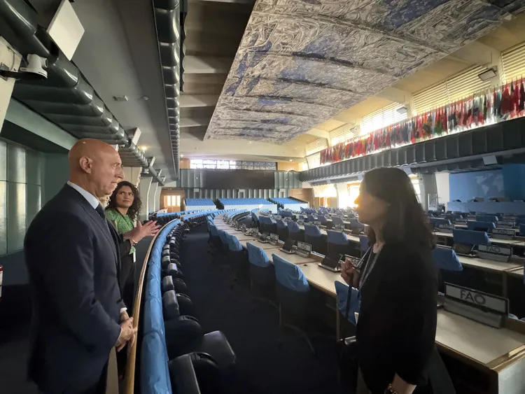 RECEPCION DE REPRESENTANTES DE LA FAO AL ALCALDE DE LEON EN ROMA