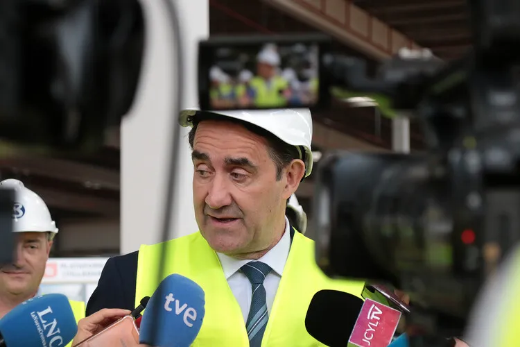 SUAREZ QUIÑONES VISITA LAS OBRAS DE CONSTRUCCION DEL GUPO LOGISTICO DIA