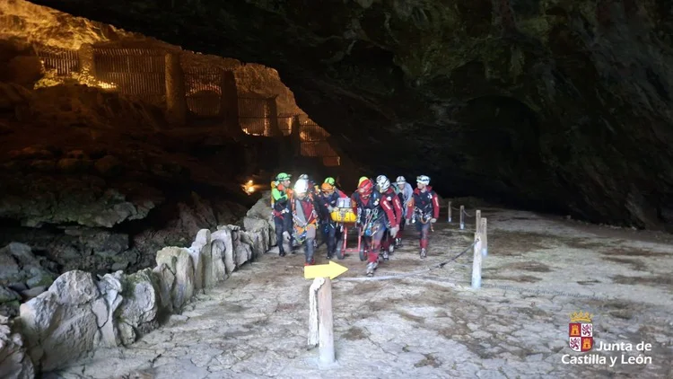 RESCATE EN LA CUEVA DE VALPORQUERO2