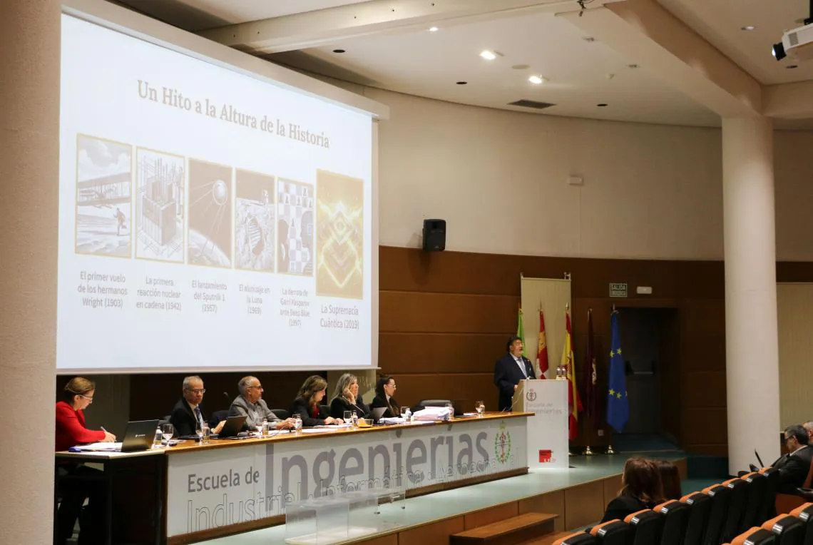 2025-12-17_claustro_de_doctores-06