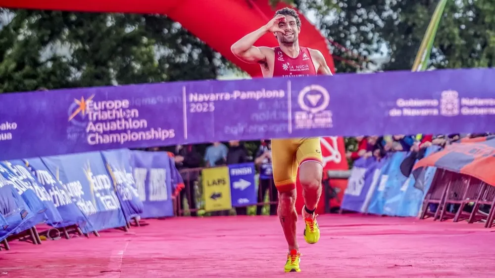 kevin-tarek-vin-uela-se-proclama-campeo-n-de-europa-de-acuatlo-n-en-pamplona - TRIATLON