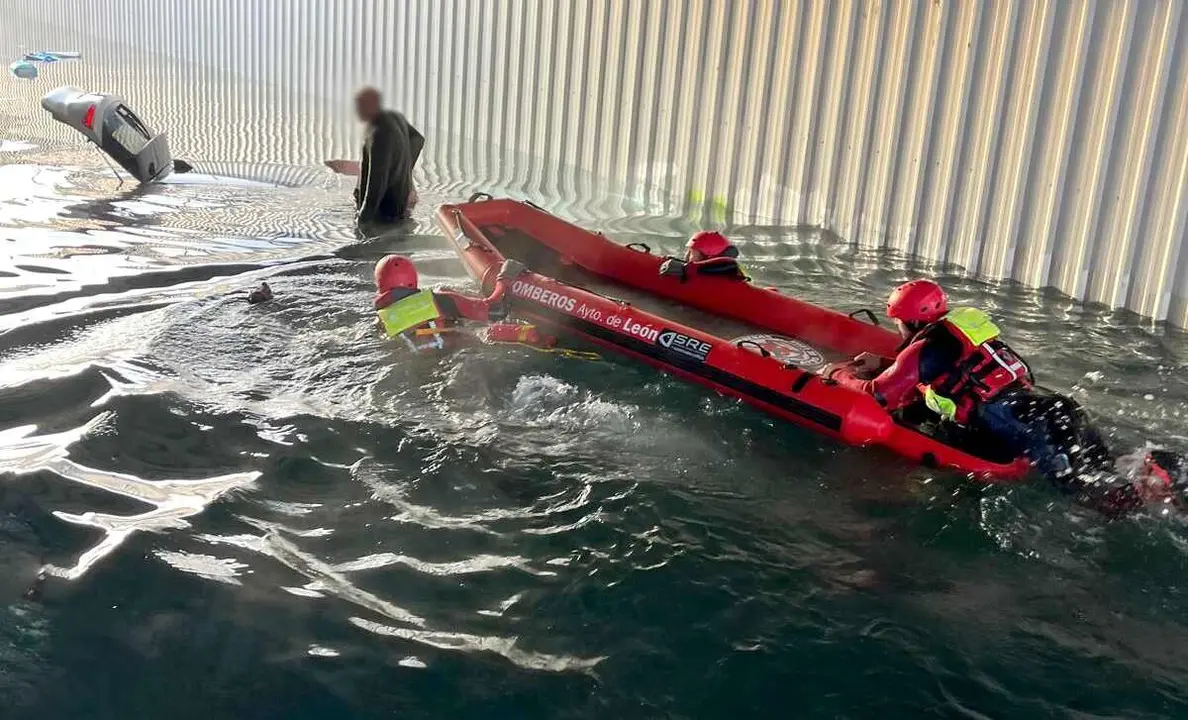 BOMBEROS DE LEON EN EL RESCATE