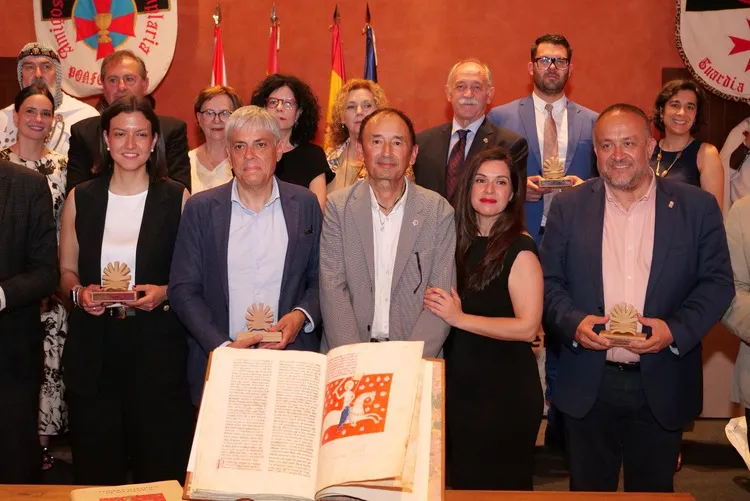 JOSE TONO MARTINEZ RECIBE EL PREMIO INTERNACIONAL AYMERIC PICAUD