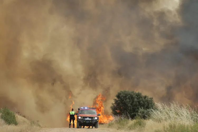INCENDIO EN ABEJERA Y RIOFRIO DE ALISTE