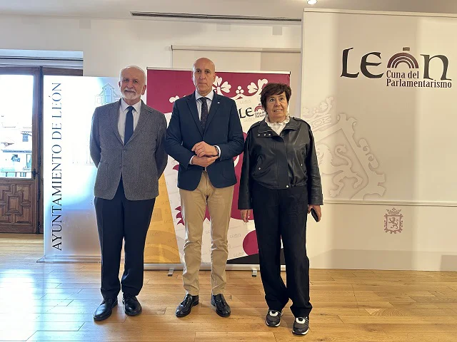 LA RAE CELEBRA UN PLENO EN LEON