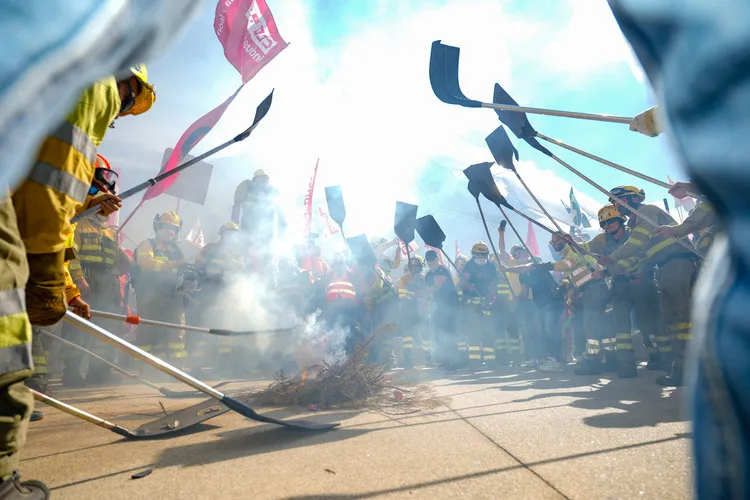 PROTESTA DE BOMBEROS FORESTALES