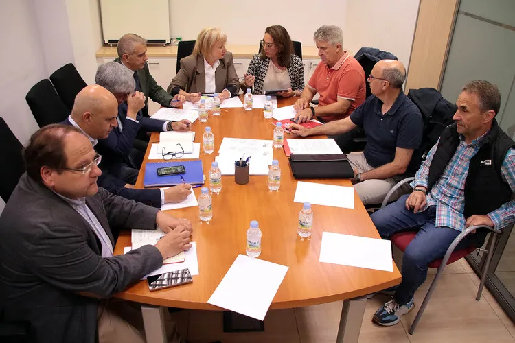 REUNION DE LA JUNTA CON EL COMITE DE EMPRESA DE AZUCARERA