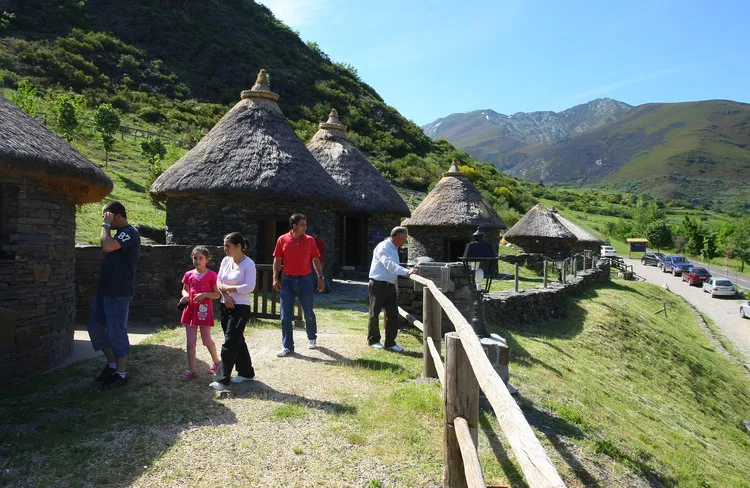 CASTRO DE CHANO EN EL VALLE DE FORNELA