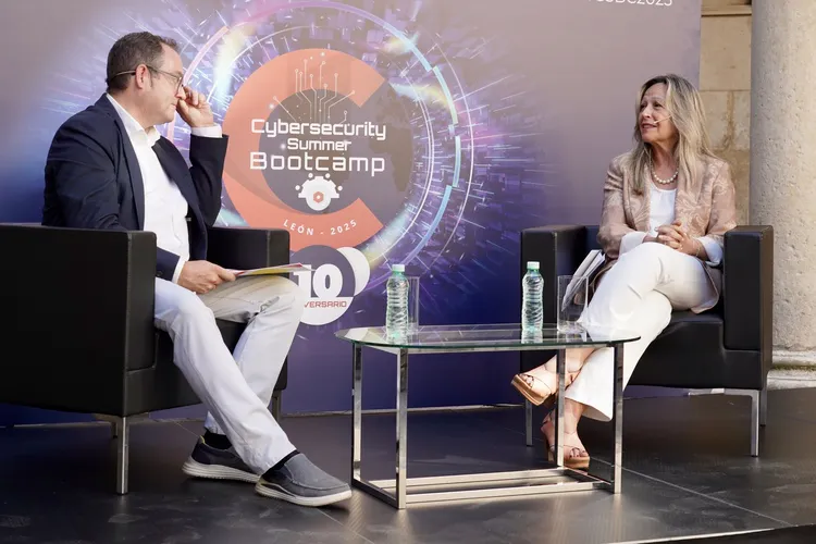 EL INCIBE RECIBE A TRINIDAD JIMENEZ