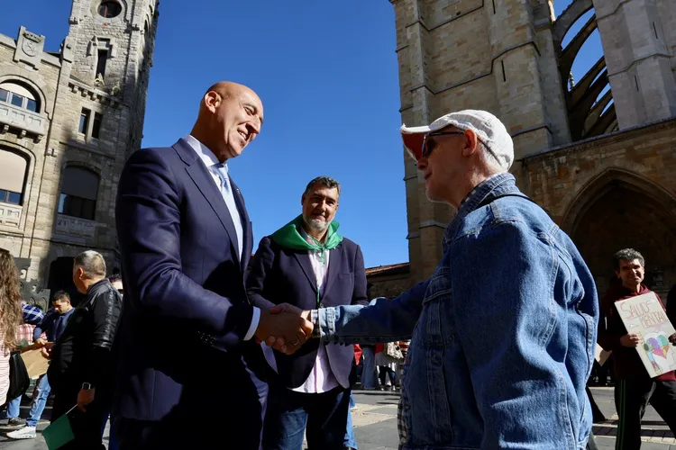 EL ALCALDE DE LEON EN LA LECTURA DEL MANIFIESTO POR LA SALUD MENTAL