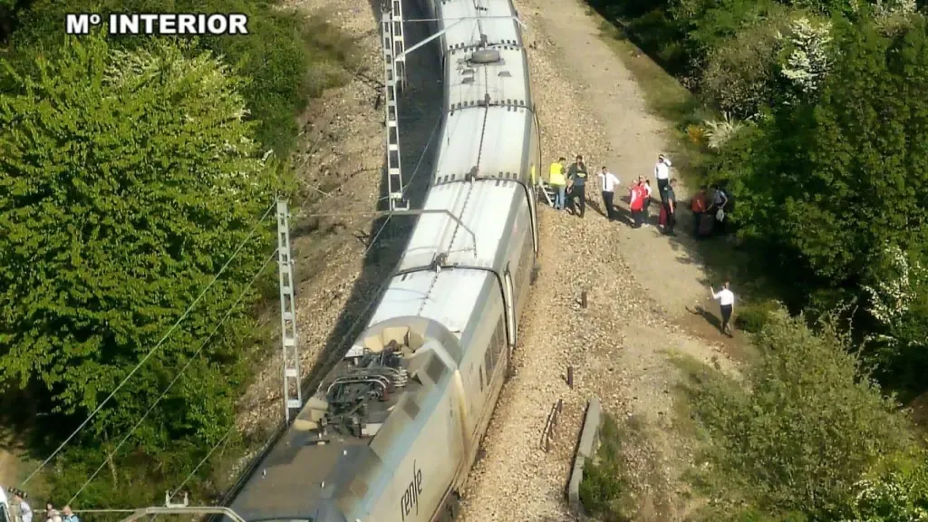 TREN-PARADO-EN-PAJARES