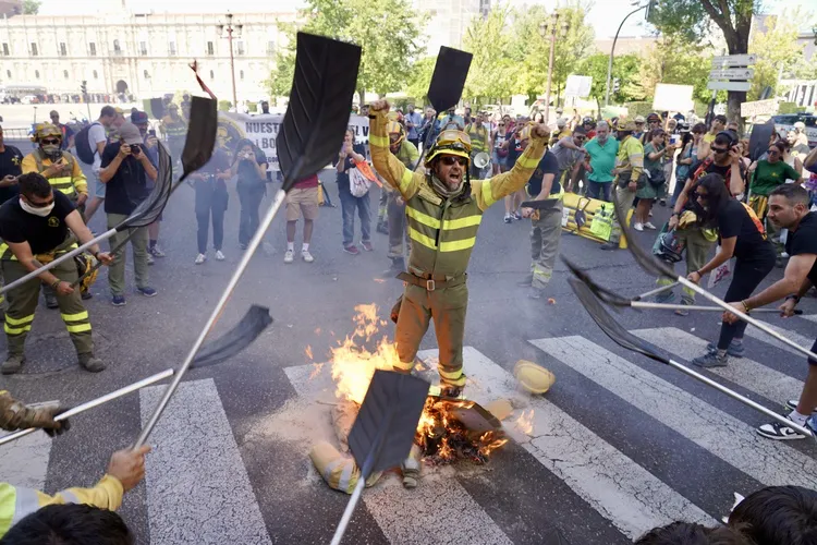 PROTESTA EN LEON DE LOS BOMBEROS FORESTALES