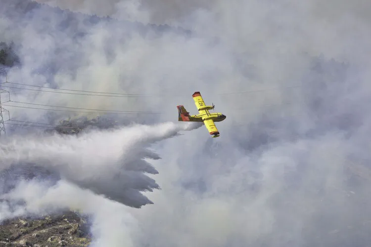 HIDROAVION CONTRA INCENDIOS