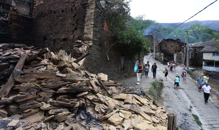 RETORNO DE LA SANTA DE LUSIO TRAS EL INCENDIO