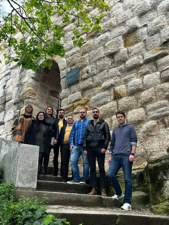 componentes de las fuerzas progresistas de Aína, Alantre y Extemeñistas en el Pórtico de la Lealtad