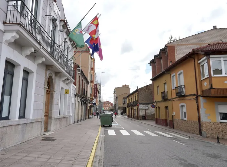 LA ROBLA DECRETA UN DIA DE LUTO POR LOS ACONTECIMIENTOS DE SORRIBOS DE ALBA