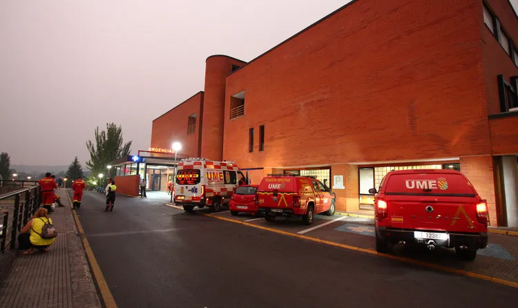 EFECTIVOS DE LA UME SE DESPLAZAN AL HOSPITAL DEL BIERZO