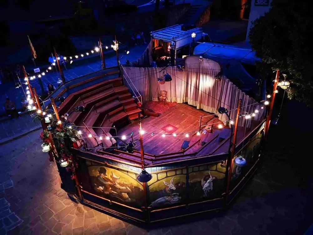 Escenario de la compañía frances Theatre Jaleo, participante en el Festival de Circo Contemporáneo de León. - AYUNTAMIENTO DE LEÓN