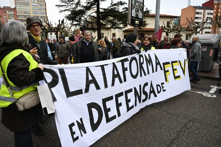 CORTE DE TRAFICO DE LA PLATAFORMA EN DEFENSA DE FEVE