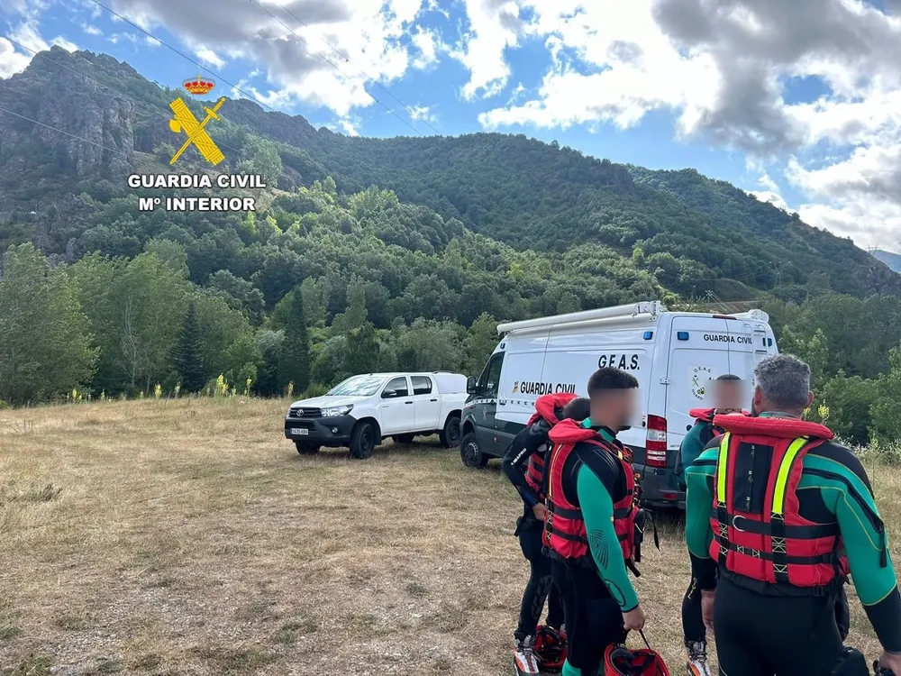 Efectivos sub acuáticos se suman a la búsqueda del hombre en el Río Esla. - GUARDIA CIVIL