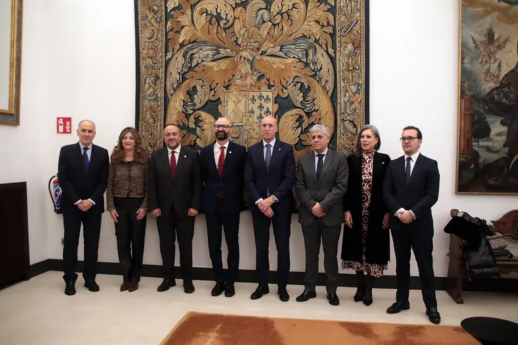 LAS INSTITUCIONES LEONESAS CELEBRAN CONJUNTAMENTE EL DIA DE LA CONSTITUCION