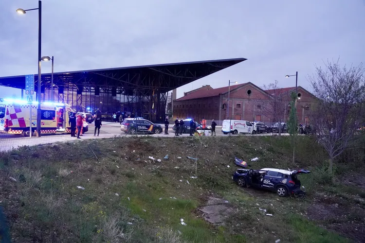 DOS POLICIAS HERIDOS EN EL VUELCO DE UN COCHE PATRULLA