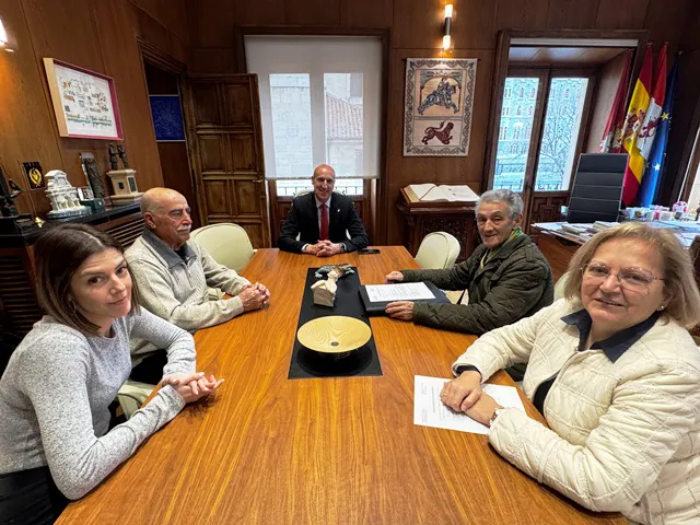 REUNION DEL AYUNTAMIENTO DE LEON CON LA FEDERACION DE JUBILADOS