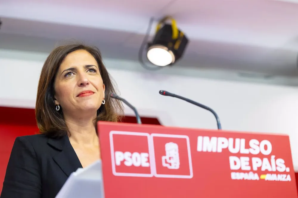 La portavoz del PSOE, Esther Peña, en una rueda de prensa en Ferraz - EVA ERCOLANESE