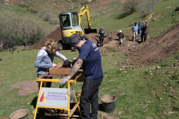 EXHUMACION EN BUSDONGO