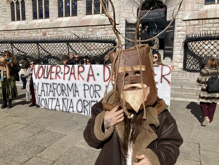 PROTESTA EN BOTINES