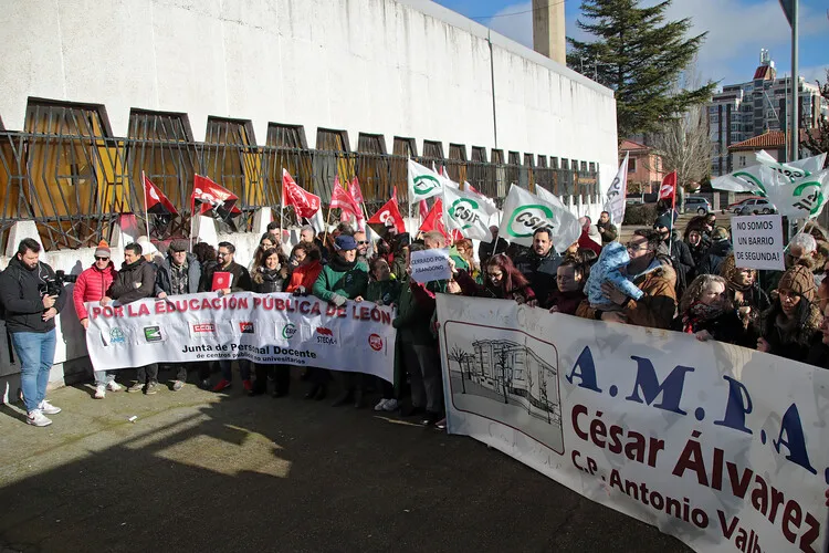 PROTESTA POR LOS RECORTES EDUCATIVOS