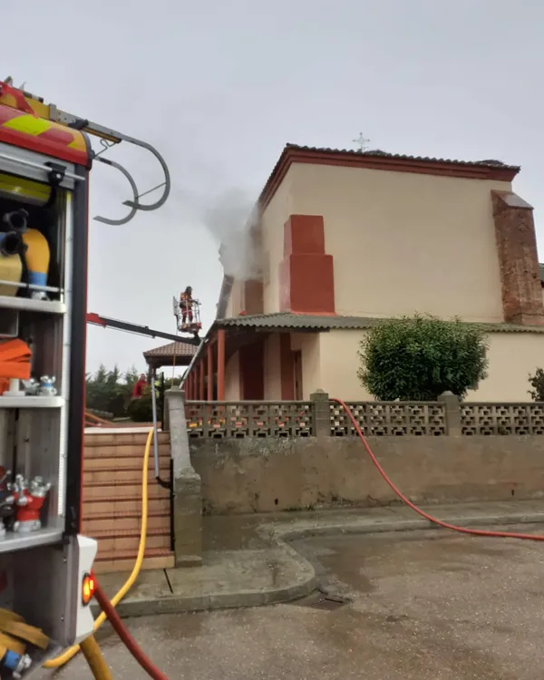 INCENDIO EN LA IGLESIA DE SAN ANDRES DE CIMANES DE LA VEGA