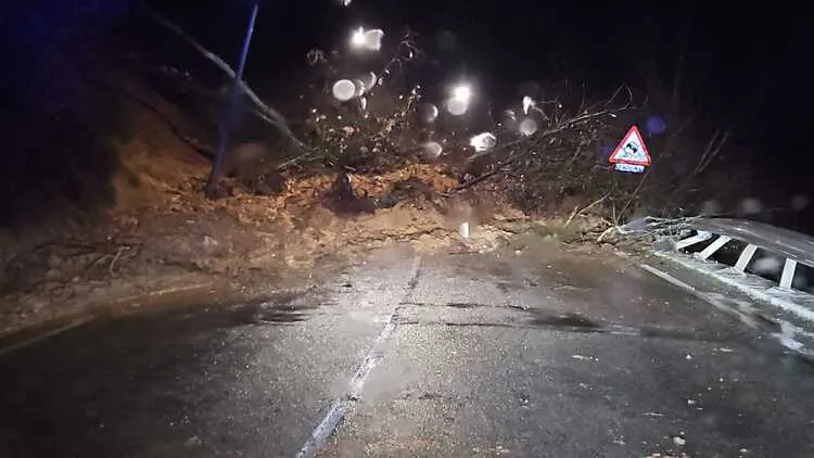 DESLIZAMIENTO DE TIERRAS EN GUARDO