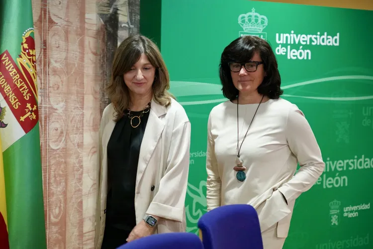 LA RECTORA Y LA DIRECTORA DEL PLAN ESTRATEGICO DE LA ULE