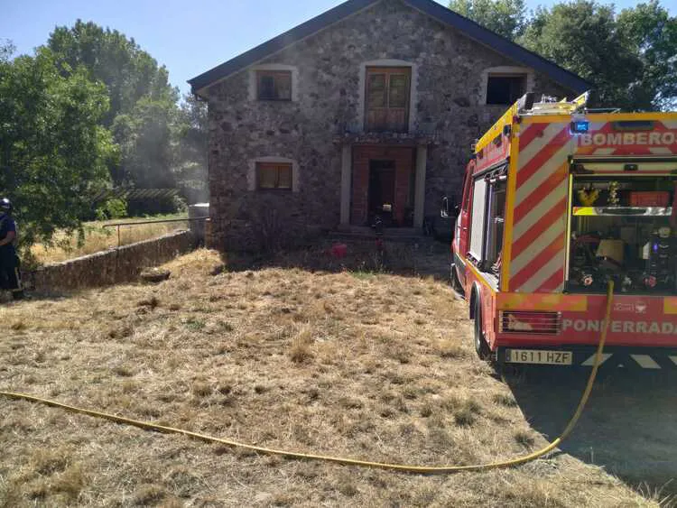 INCENDIO DE UNAS BATERIAS DE LITIO EN FOLGOSO DE LA RIBERA