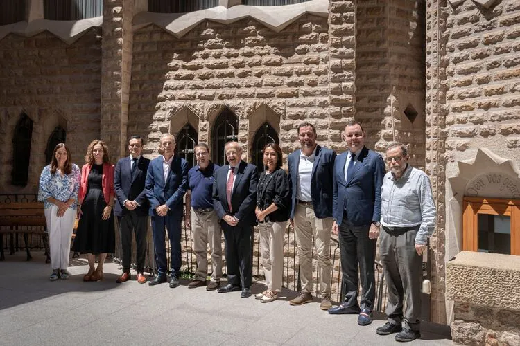 FIRMA DE LA ALIANZA CON LA SAGRADA FAMILIA DE BARCELONA