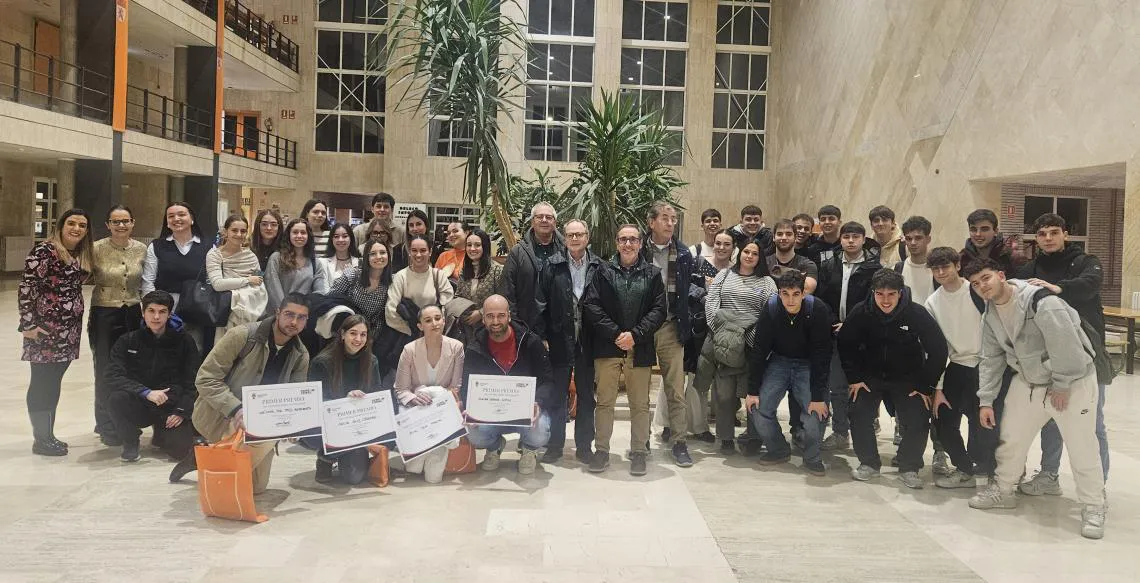 Foto de familia de los participantes en el I Smart Tax Challenge