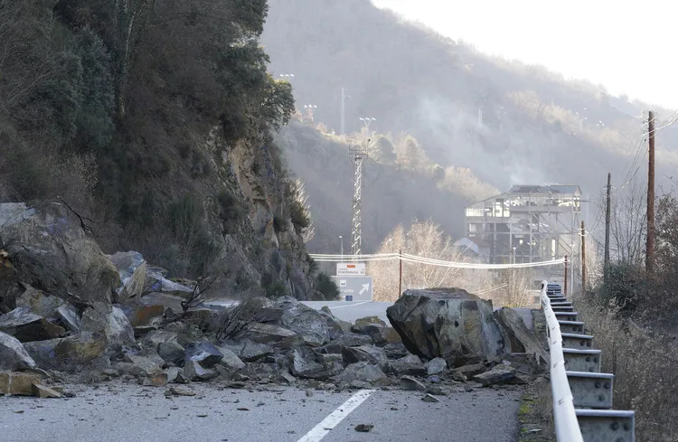 DESPRENDIMIENTO EN PARAMO DE SIL