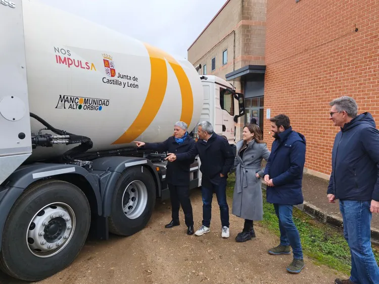 NUEVO CAMION PARA LA RECOGIDA DE BASURA EN LA MANCOMUNIDAD ALTO ORBIGO