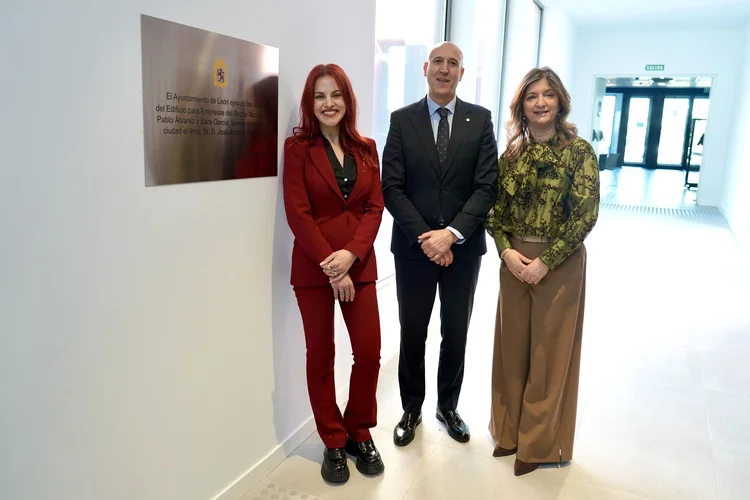 SARA GARCIA, JOSE ANTONIO DIEZ Y NURIA GONZALEZ