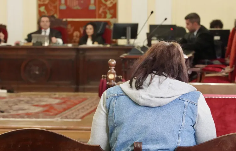 JUICIO CONTRA LA REINA DE LA BURUNDANGA