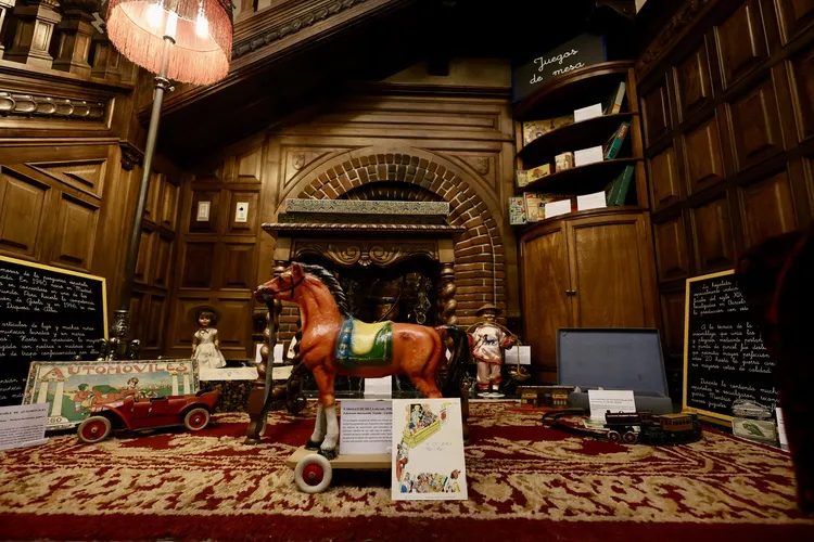 EL JUGUETE ESPAÑOL - UN SIGLO DE HISTORIA 1880-1980