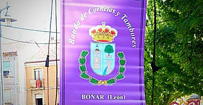 ESTANDARTE DE LA BANDA DE CORNETAS Y TAMBORES DE BOÑAR