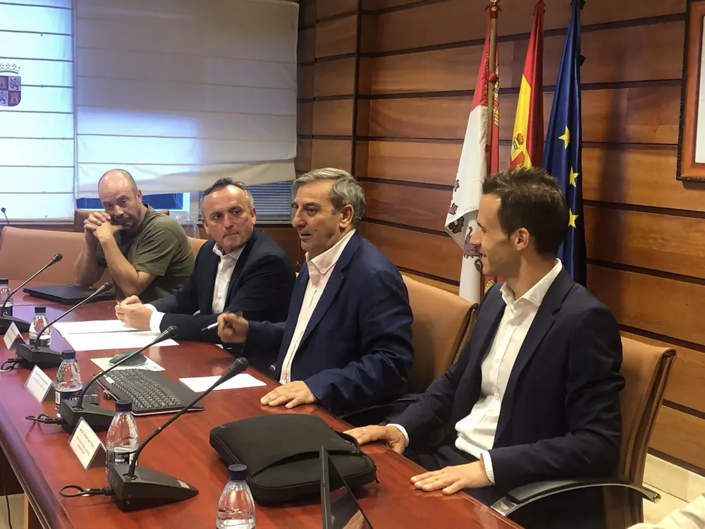 El consejero de Movilidad y Transformación Digital, José Luis Sanz Merino, preside la Mesa de las Telecomunicaciones - JCYL