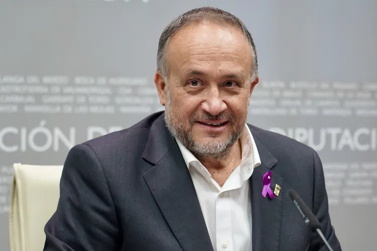 GERARDO ALVAREZ COUREL