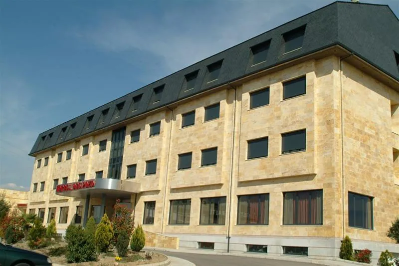 Hotel-Del-Pozo-Leon-Exterior