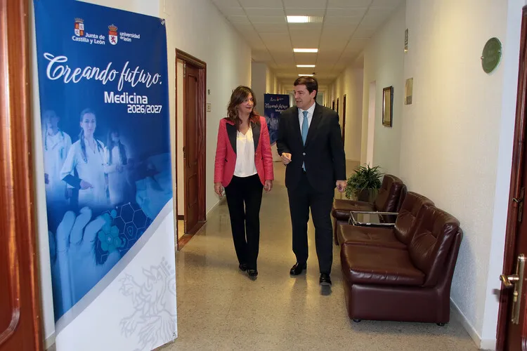 EL PRESIDENTE DE LA JUNTA SE REUNE CON LA RECTORA DE LA ULE