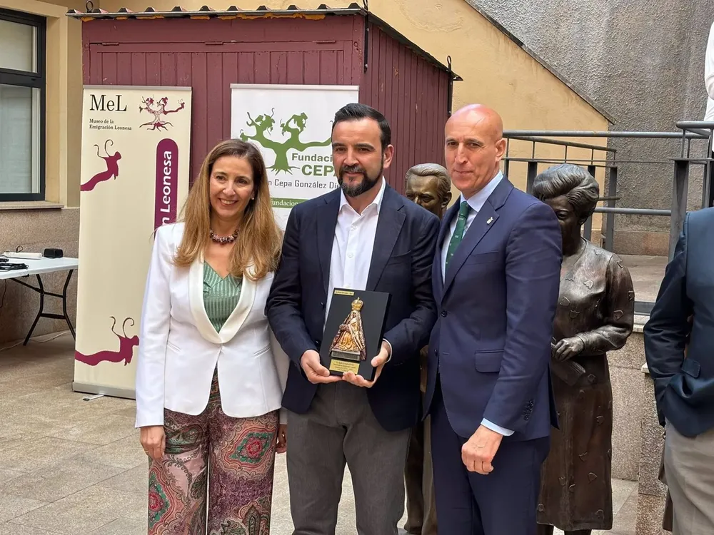 HOMENAJE A DOS EMIGRANTES LEONESES EN EL MUSEO DE LA EMIGRACION