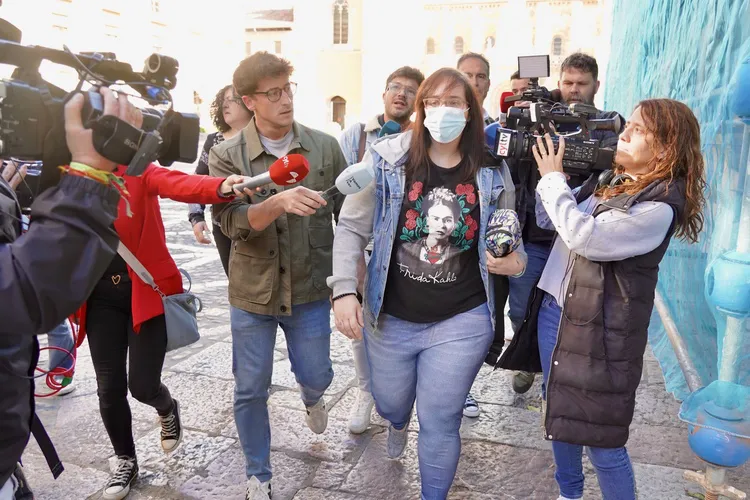 JUICIO CONTRA LA REINA DE LA BURUNDANGA