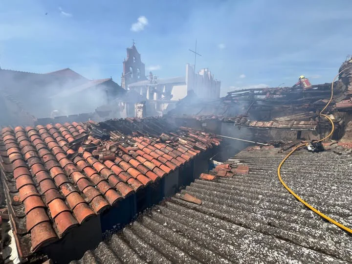 INCENDIO EN REGUERAS DE ARRIBA